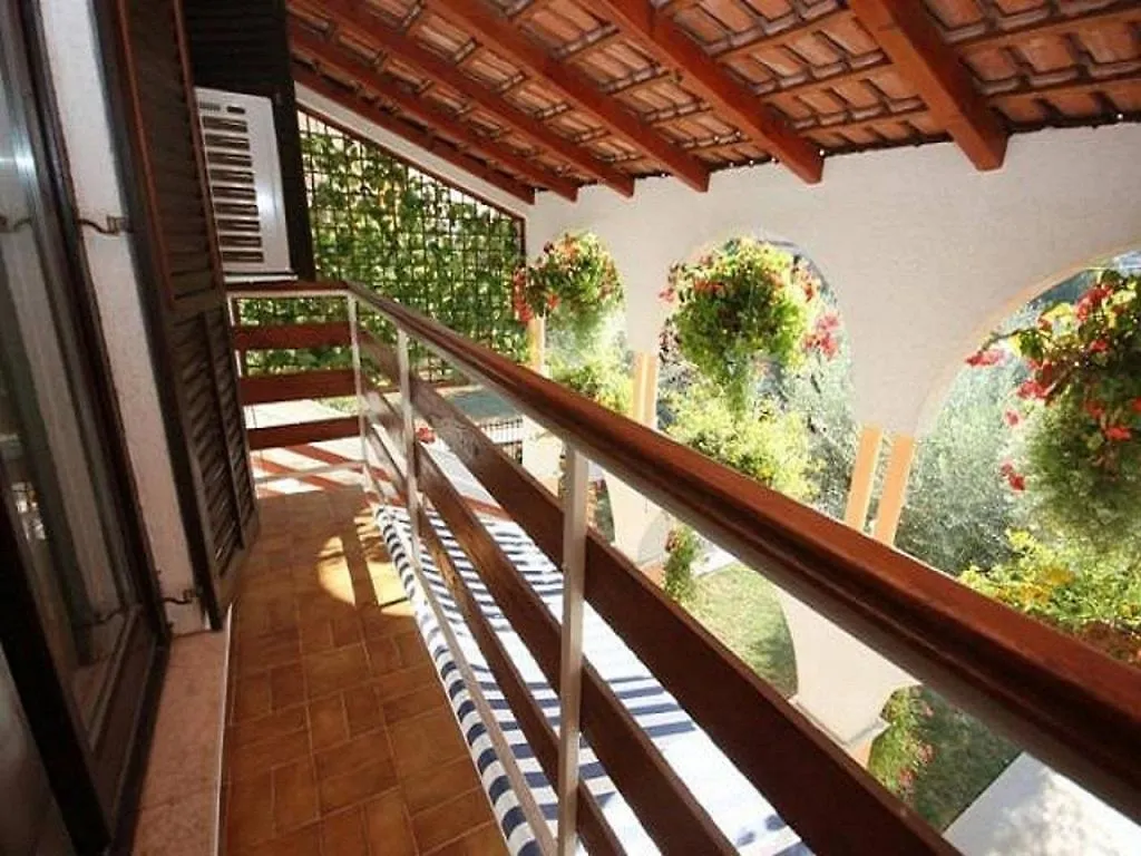 Apartment Dady With A Large Covered Terrace 法扎纳